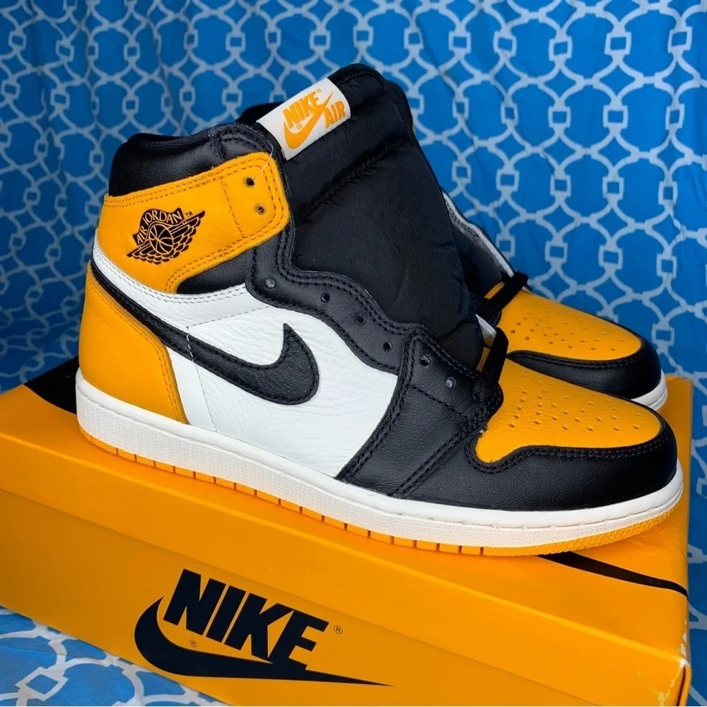Sz 7 Air Jordan 1 Retro High OG 'Yellow Toe'